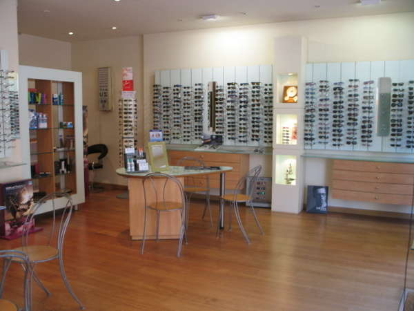 Opticien : SAINT GILLES OPTIQUE VISUALI OPTIQUE VISUALI, 46 Rue gambetta, 30800 SAINT GILLES