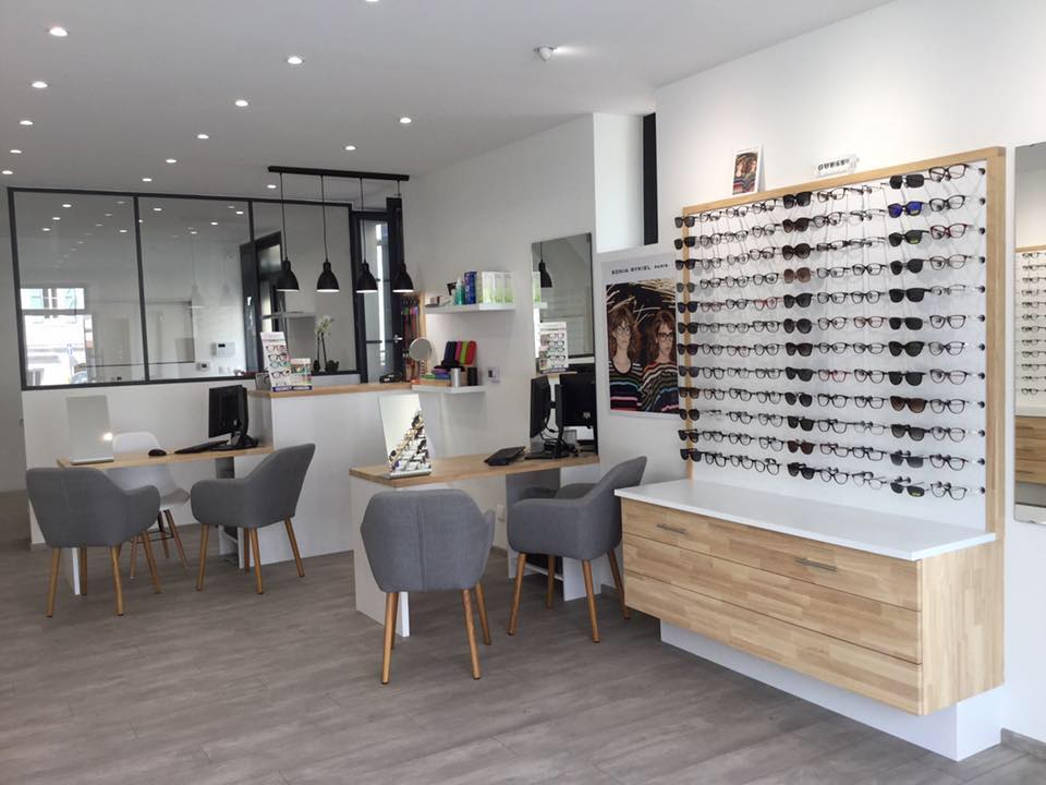 Opticien : CELINE CAZENEUVE, 12 PLACE DE LA HALLE, 31430 LE FOUSSERET