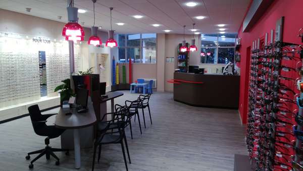 Opticien : OPTIQUE PLUS, C.C Carref rue de bleue maison, 62910 EPERLECQUES