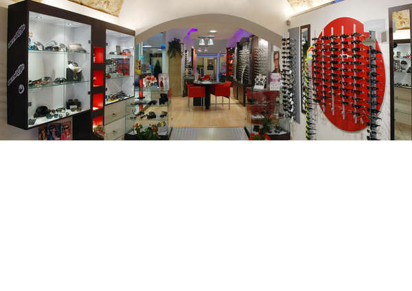 Opticien : OPTIQUE COLLOMB, 15 - 17 Clovis Hugues, 05200 Embrun