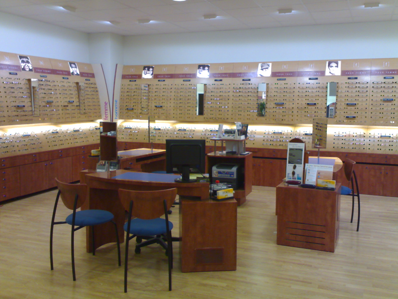 Opticien : TULLINS OPTIQUE, C Cial Carrefour Market, 38210 TULLINS