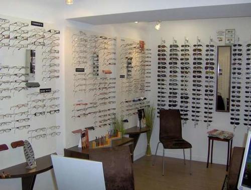 Opticien : OPTIQUE AUDITION LIZON-TATI, 6 Rue du commerce, 39270 ORGELET