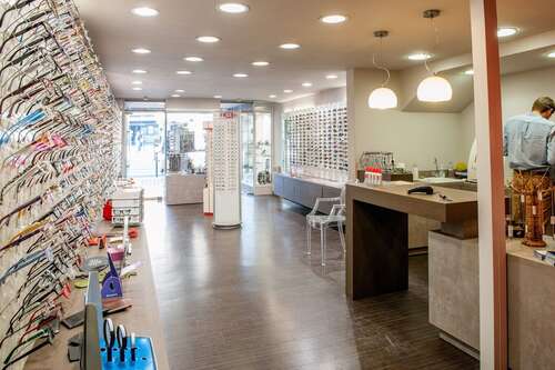 Opticien : COURADE OPTIQUE, 21 Place Marcadal, 65100 LOURDES