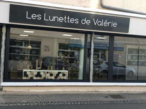 Opticien : Les Lunettes de Valérie, 12 Place du Général de Gaulle, 64170 Artix