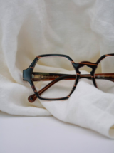 Lunette de la marque MEG EYEWEAR