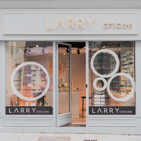Opticien proposant la marque SPRAY & CLEAN : LARRY OPTICIENS, 9 RUE DES MOULINS, 75001 PARIS