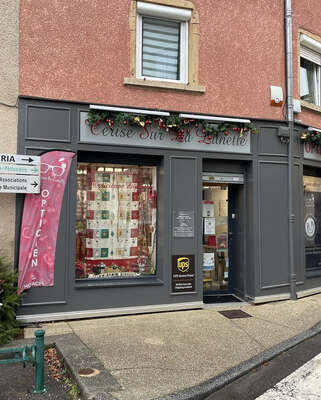 Photo du magasin CERISE SUR LA LUNETTE