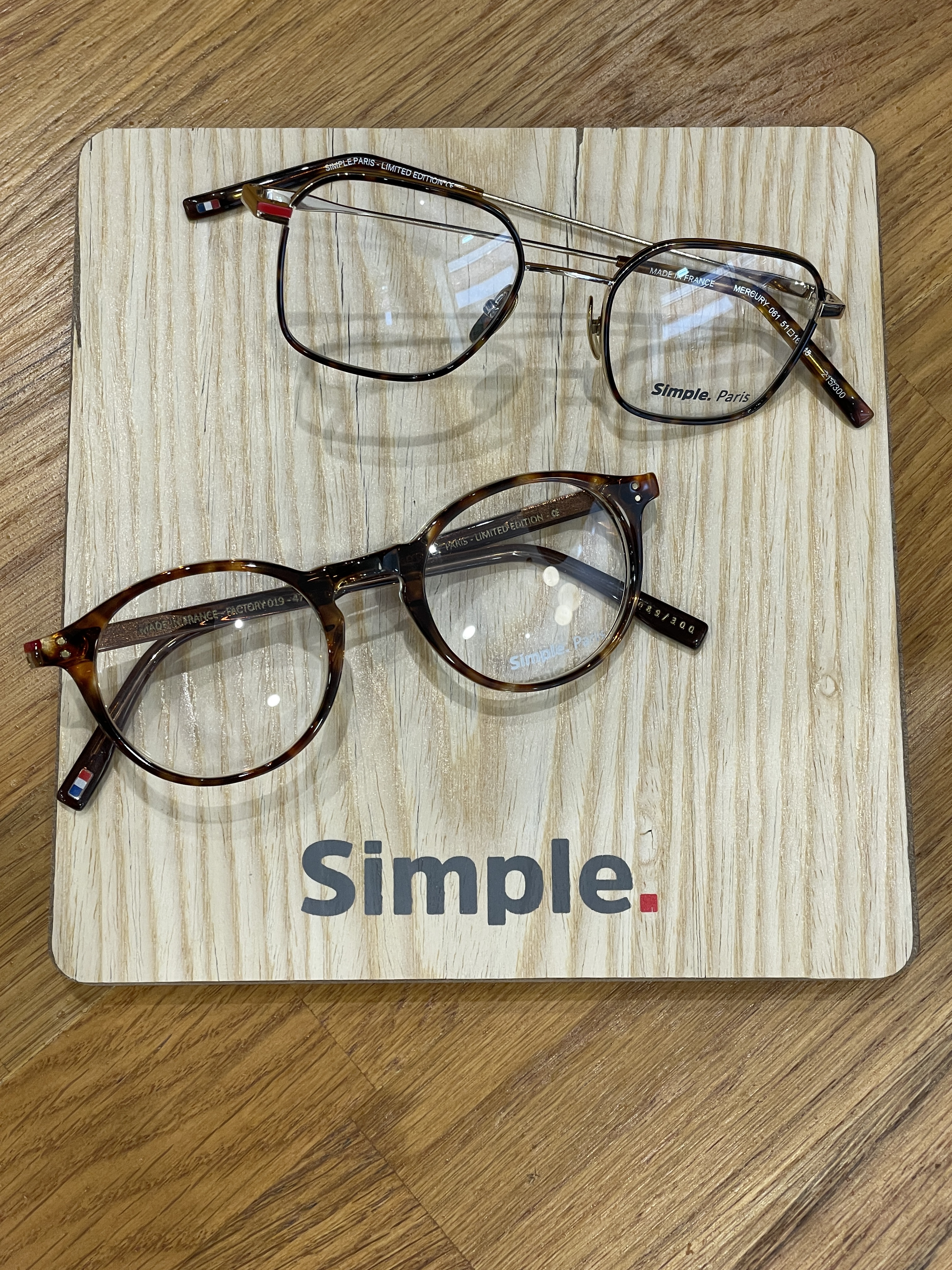 Création SIMPLE EYEWEAR visible chez OLIVIER OPTICIENS