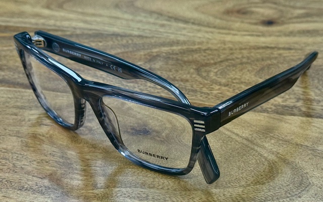 Création BURBERRY HOMME visible chez VISION D'OPTIC