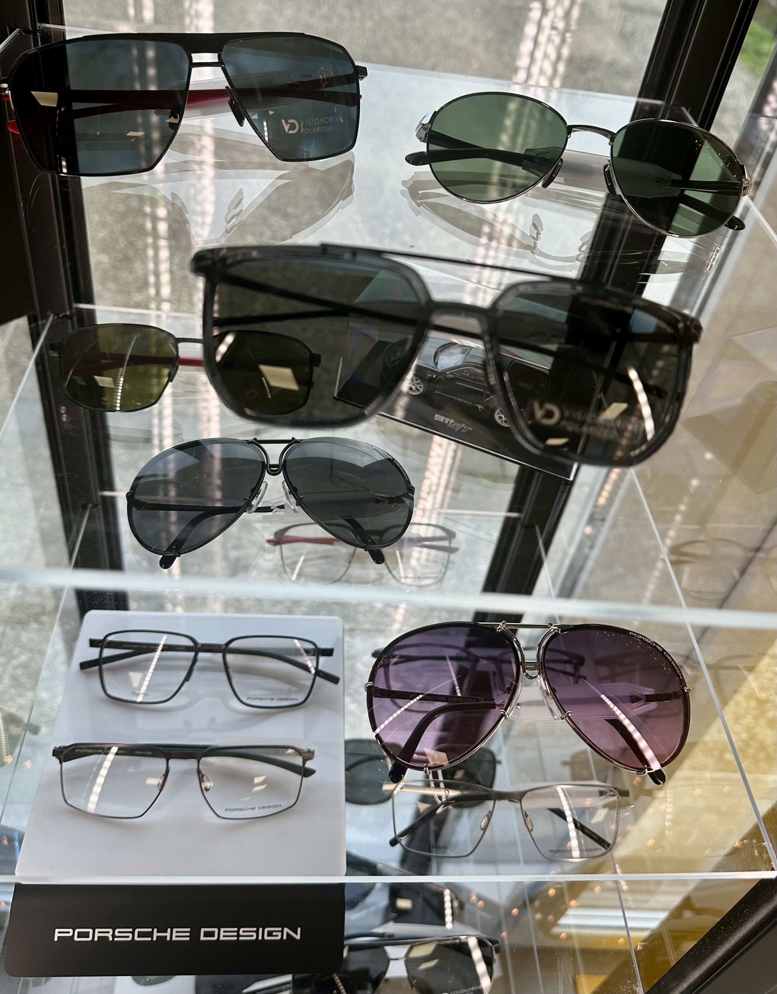 Création Collection PORSCHE DESIGN visible chez LA LUNETTERIE DE GUEUX